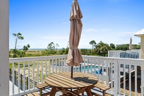 屋外ダイニングエリア