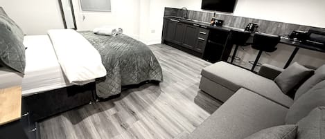 1 bedroom, free WiFi, bed sheets