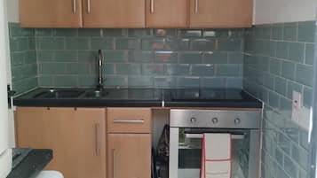 Casa | Cucina privata | Frigorifero, microonde, forno, piano cottura