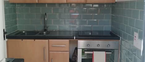 Refrigerador, microondas, horno, placa de cocina