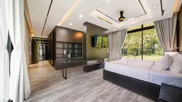 5 bedrooms, desk, iron/ironing board, free WiFi