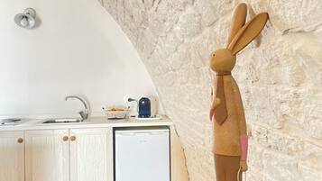 Habitación cuádruple Confort, vistas a la ciudad | Ropa de cama hipoalergénica y edredones de plumas