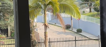 Stay comfortably and conveniently in the heart of Pomerode! Feel at home!