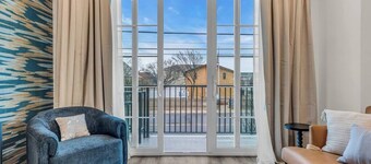 Beach Access Modern Kitchen AC Parking Wifi