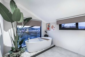 Een douche, handdoeken