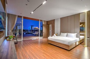 5 bedrooms, iron/ironing board, free WiFi, bed sheets