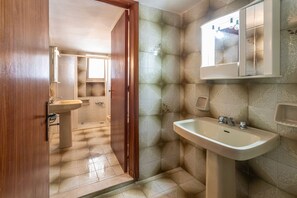 Shower, bidet, towels - Appartamento Rosa - Salento Reservation (Marina di Mancaversa)