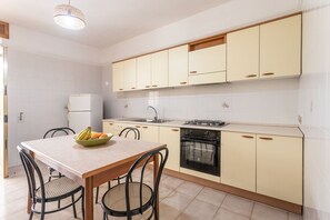 Fridge, oven, stovetop, cookware/dishes/utensils