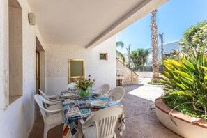 Outdoor dining - Villa Matilde N°2 - Salento Reservation (Marina di Mancaversa)