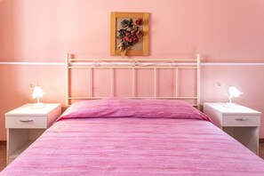 5 bedrooms, free WiFi, bed sheets