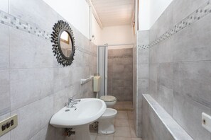 Dusj, bidé og håndklær