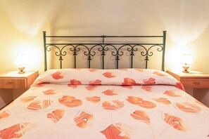 6 多间卧室、旅行婴儿床、免费 WiFi、床单