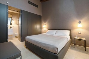 5 bedrooms, iron/ironing board, travel cot, WiFi