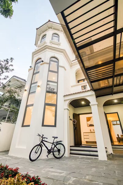 Brand-New 2025 6BR Villa / Free Pick up / BBQ