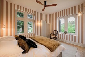 7 bedrooms, iron/ironing board, WiFi, bed sheets