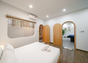 4 bedrooms, iron/ironing board, free WiFi, bed sheets