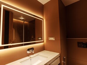 Quarto casal luxo | Banheiro | Toalhas de banho, sabonete, shampoo