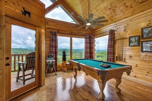 Game room - Beautiful 2BD Cabin w/ HOT Tub! Views! Pool Access (Sevierville)