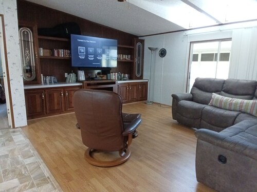 Charming 3 bedroom Florida Gator Camp 2.0 off the rim of Lake Okeechobee - BHR