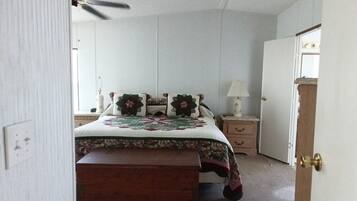 3 bedrooms, WiFi, bed sheets, wheelchair access