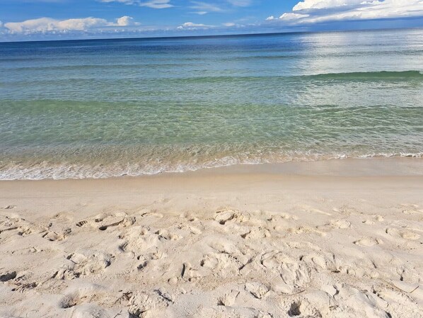 Beach - 2 minute walk to the beach ~ 2 pools and a balcony-Sleeps 4 (Panama City)