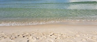 2 minute walk to the beach ~ 2 pools and a balcony-Sleeps 4