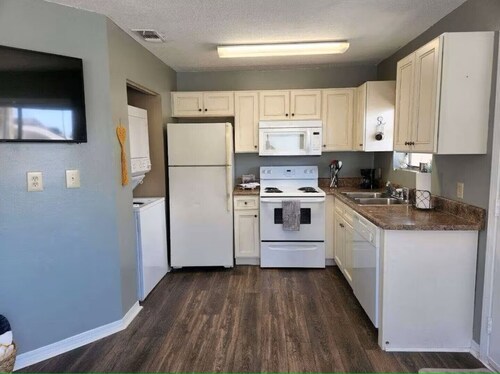 2 minute walk to the beach ~ 2 pools and a balcony-Sleeps 4