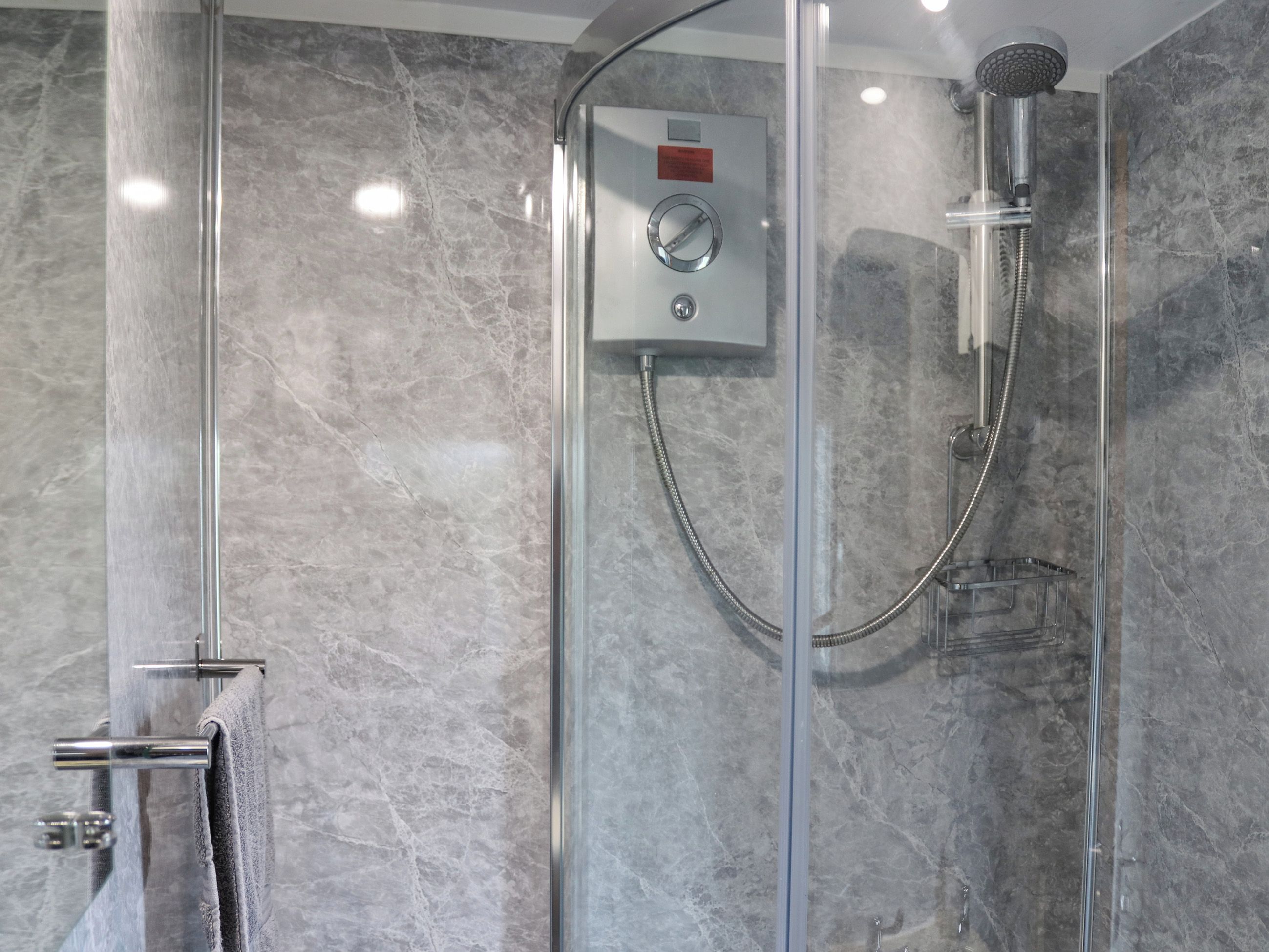 Bathroom | Fron Deg, Tudweiliog