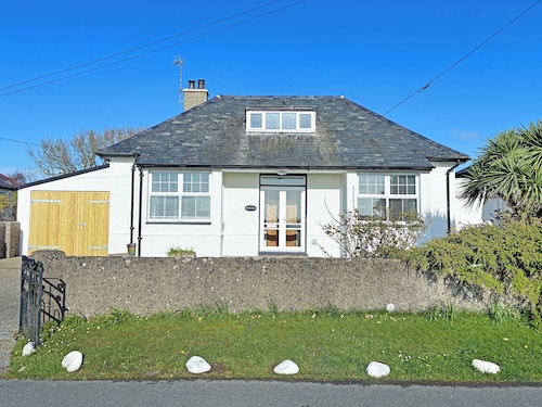 3 bedroom accommodation in Tudweiliog