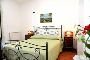 Habitación estándar doble | Caja fuerte, escritorio, wifi gratis