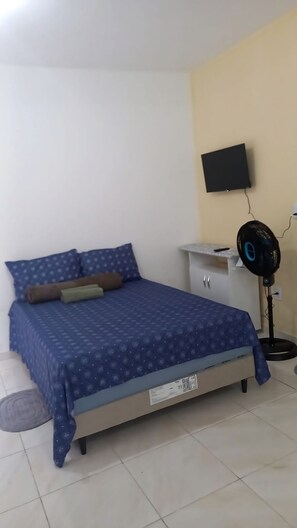 1 slaapkamer, een strijkplank/strijkijzer, wifi, beddengoed