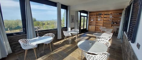 Déjeuner continental (10 EUR par personne)