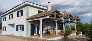 Front of property - Villa Pardalot (Calig)