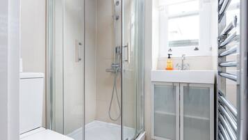 Classic Apartment | Bathroom