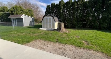 Charming 3-bedroom house with AC, WiFi in Greenville