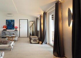 Doppia Luxury, vista mare | Una cassaforte in camera, Wi-Fi gratuito