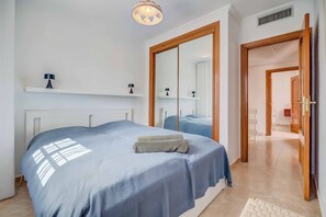 3 bedrooms, iron/ironing board, free WiFi, bed sheets