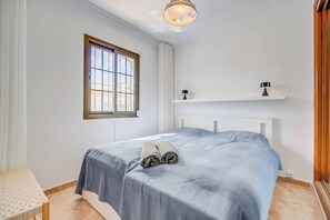 3 soverom, strykejern/-brett, wi-fi (inkludert) og sengetøy