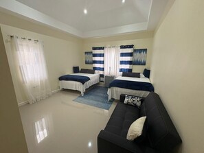 3 bedrooms, iron/ironing board, WiFi, bed sheets