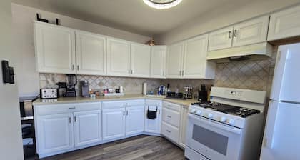 2-bedroom apartment in wonderful Sacramento with WiFi