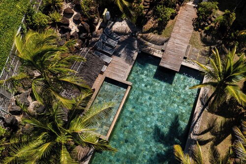 Beachfront chic retreat