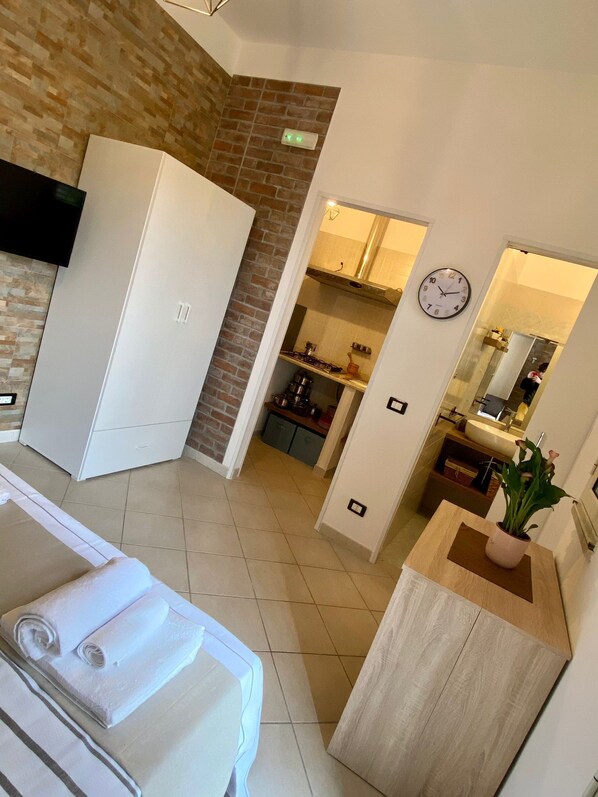 Iron/ironing board, WiFi, bed sheets - Studio apartment with veranda in downtown (Trapani)