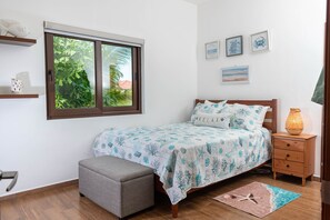 4 habitaciones, tabla de planchar con plancha, wifi y ropa de cama 