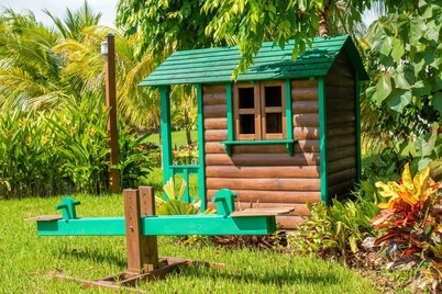 4-Bedroom House in Beautiful Tela with AC, WiFi, Private Pool, Generator