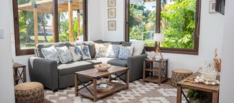 4-Bedroom House in Beautiful Tela with AC, WiFi, Private Pool, Generator