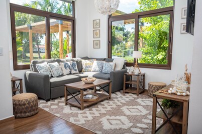 4-Bedroom House in Beautiful Tela with AC, WiFi, Private Pool, Generator