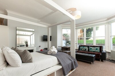 Charming Brighton Studio | Calm, Cosy & Central