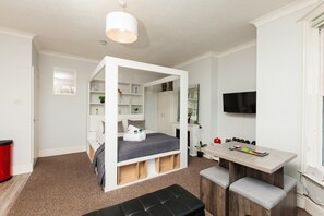 Desk, iron/ironing board, Internet, bed sheets