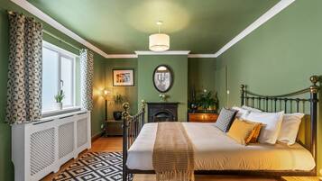 1 bedroom, iron/ironing board, internet, bed sheets