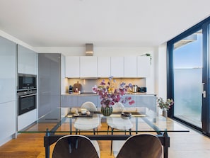 Comfort Apartment, Balcony | Private kitchen | Full-sized fridge, microwave, oven, stovetop